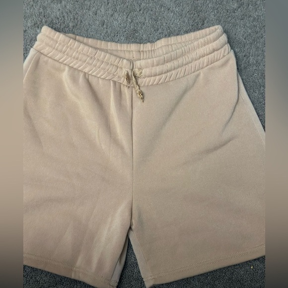 Cropped hoodie and shorts set - Picture 6 of 7